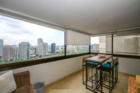 Varanda de apartamento para alugar com 3 quartos, 185m² em Real Parque, São Paulo