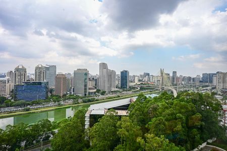 Apartamento para alugar com 185m², 3 quartos e 3 vagasVista