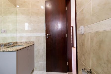 Casa de condomínio para alugar com 175m², 4 quartos e 2 vagasBanheiro da Suíte 1