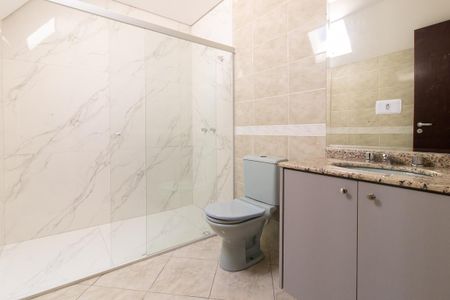 Casa de condomínio para alugar com 175m², 4 quartos e 2 vagasBanheiro da Suíte 2