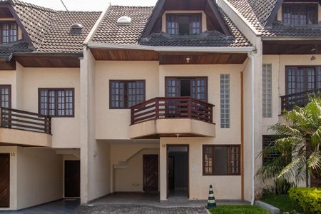 Casa de condomínio para alugar com 175m², 4 quartos e 2 vagasFachada