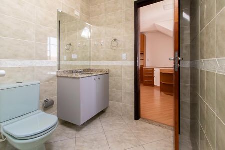 Casa de condomínio para alugar com 175m², 4 quartos e 2 vagasBanheiro da Suíte 2