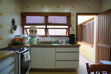 Casa à venda com 334m², 4 quartos e 3 vagas Casa à venda com 334m², 4 quartos e 3 vagasCozinha