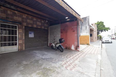 Casa à venda com 300m², 5 quartos e 3 vagas Casa à venda com 300m², 5 quartos e 3 vagasFachada