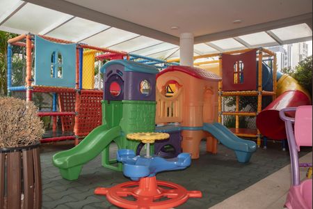 Apartamento para alugar com 100m², 3 quartos e 2 vagasÁrea comum - Playground