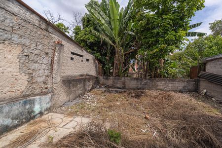 Casa à venda com 67m², 1 quarto e sem vagaQuintal