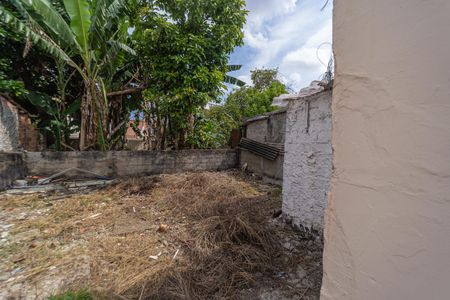 Casa à venda com 67m², 1 quarto e sem vagaQuintal