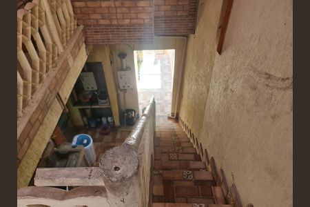 Escadas de acesso  de casa para alugar com 2 quartos, 54m² em Parque Santo Antonio, Guarulhos