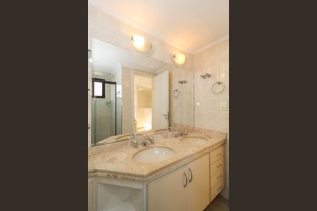 Apartamento à venda com 91m², 2 quartos e 2 vagasBanheiro da Suíte