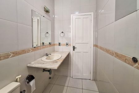 Casa à venda com 163m², 2 quartos e 6 vagas Casa à venda com 163m², 2 quartos e 6 vagasBanheiro Social