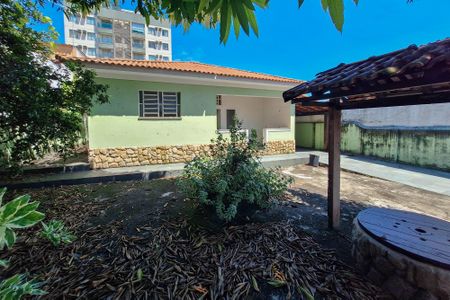 Casa à venda com 163m², 2 quartos e 6 vagas Casa à venda com 163m², 2 quartos e 6 vagasQuintal