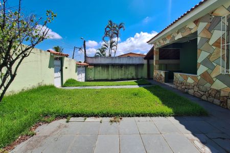 Casa à venda com 163m², 2 quartos e 6 vagas Casa à venda com 163m², 2 quartos e 6 vagasQuintal