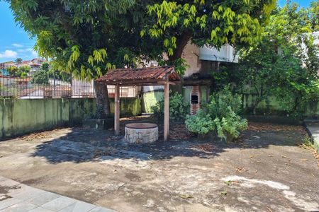 Casa à venda com 163m², 2 quartos e 6 vagas Casa à venda com 163m², 2 quartos e 6 vagasQuintal