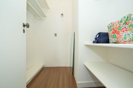 Casa à venda com 480m², 6 quartos e 4 vagas Casa à venda com 480m², 6 quartos e 4 vagasCLOSET QUARTO3