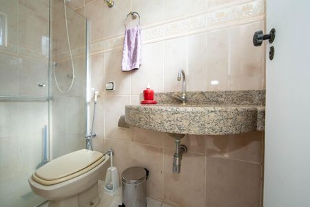 Casa à venda com 480m², 6 quartos e 4 vagas Casa à venda com 480m², 6 quartos e 4 vagasBANHEIRO4