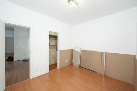 Casa à venda com 480m², 6 quartos e 4 vagas Casa à venda com 480m², 6 quartos e 4 vagasQUARTO2