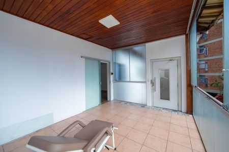 Casa à venda com 480m², 6 quartos e 4 vagas Casa à venda com 480m², 6 quartos e 4 vagasVARANDA QUARTO1