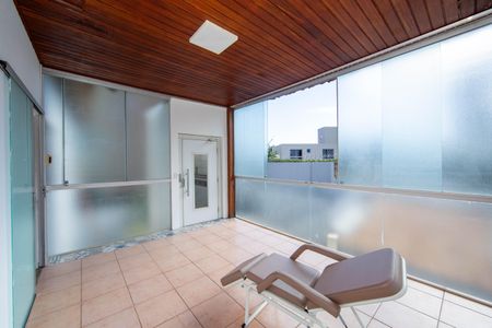 Casa à venda com 480m², 6 quartos e 4 vagas Casa à venda com 480m², 6 quartos e 4 vagasVARANDA QUARTO1