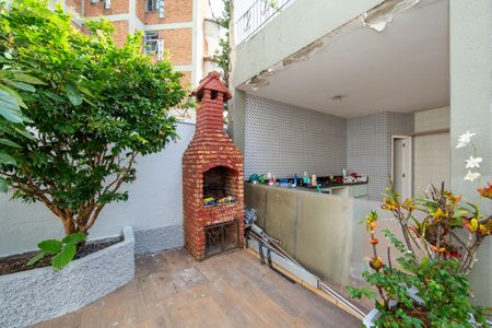 Casa à venda com 480m², 6 quartos e 4 vagas Casa à venda com 480m², 6 quartos e 4 vagasAREA EXTERNA