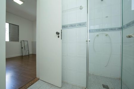 Casa à venda com 480m², 6 quartos e 4 vagas Casa à venda com 480m², 6 quartos e 4 vagasBANHEIRO3