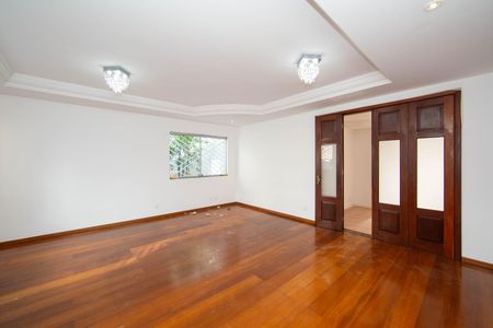 Casa à venda com 480m², 6 quartos e 4 vagas Casa à venda com 480m², 6 quartos e 4 vagasSALA