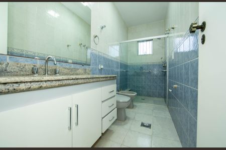 Casa à venda com 480m², 6 quartos e 4 vagas Casa à venda com 480m², 6 quartos e 4 vagasBANHEIRO2