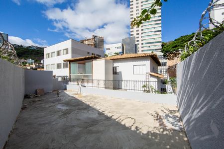 Casa à venda com 480m², 6 quartos e 4 vagas Casa à venda com 480m², 6 quartos e 4 vagasAREA EXTERNA