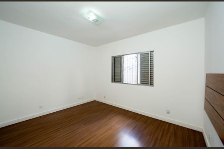 Casa à venda com 480m², 6 quartos e 4 vagas Casa à venda com 480m², 6 quartos e 4 vagasQUARTO4