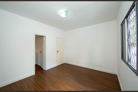 Casa à venda com 480m², 6 quartos e 4 vagas Casa à venda com 480m², 6 quartos e 4 vagasQUARTO4