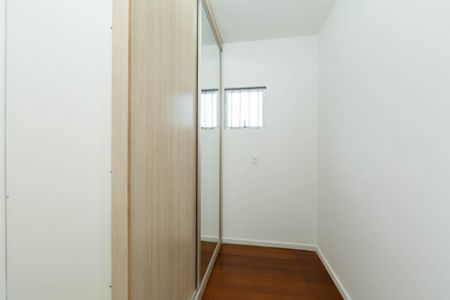 Casa à venda com 480m², 6 quartos e 4 vagas Casa à venda com 480m², 6 quartos e 4 vagasCLOSET QUARTO1