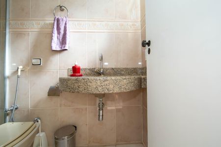 Casa à venda com 480m², 6 quartos e 4 vagas Casa à venda com 480m², 6 quartos e 4 vagasBANHEIRO4