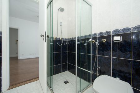 Casa à venda com 480m², 6 quartos e 4 vagas Casa à venda com 480m², 6 quartos e 4 vagasBANHEIRO1