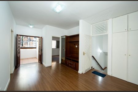 Casa à venda com 480m², 6 quartos e 4 vagas Casa à venda com 480m², 6 quartos e 4 vagasSALA