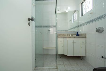 Casa à venda com 480m², 6 quartos e 4 vagas Casa à venda com 480m², 6 quartos e 4 vagasBANHEIRO3