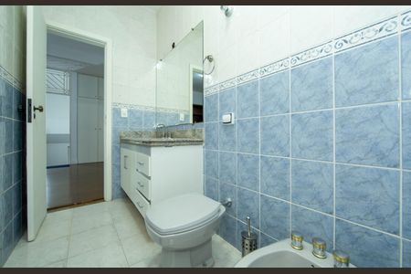 Casa à venda com 480m², 6 quartos e 4 vagas Casa à venda com 480m², 6 quartos e 4 vagasBANHEIRO2