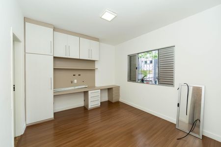 Casa à venda com 480m², 6 quartos e 4 vagas Casa à venda com 480m², 6 quartos e 4 vagasQUARTO3