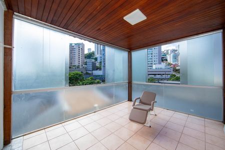 Casa à venda com 480m², 6 quartos e 4 vagas Casa à venda com 480m², 6 quartos e 4 vagasVARANDA QUARTO1