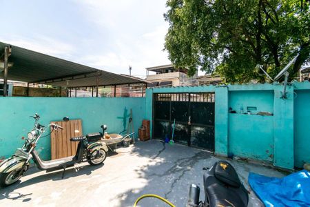 Casa à venda com 63m², 2 quartos e 2 vagasVaranda e Garagem