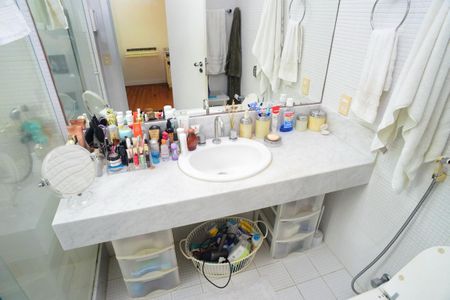 Casa de condomínio para alugar com 600m², 5 quartos e 5 vagas Casa de condomínio para alugar com 600m², 5 quartos e 5 vagasBanheiro Suíte 1