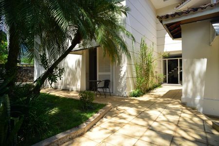 Casa de condomínio para alugar com 600m², 5 quartos e 5 vagas Casa de condomínio para alugar com 600m², 5 quartos e 5 vagasÁrea Externa - Jardins