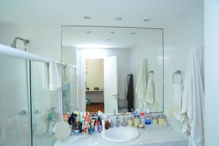 Casa de condomínio para alugar com 600m², 5 quartos e 5 vagas Casa de condomínio para alugar com 600m², 5 quartos e 5 vagasBanheiro Suíte 1