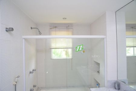 Casa de condomínio para alugar com 600m², 5 quartos e 5 vagas Casa de condomínio para alugar com 600m², 5 quartos e 5 vagasBanheiro Suíte 2