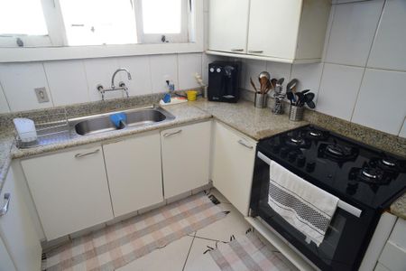 Casa de condomínio para alugar com 600m², 5 quartos e 5 vagas Casa de condomínio para alugar com 600m², 5 quartos e 5 vagasCozinha