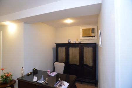 Casa de condomínio para alugar com 600m², 5 quartos e 5 vagas Casa de condomínio para alugar com 600m², 5 quartos e 5 vagasEscritório