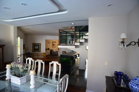 Casa de condomínio para alugar com 600m², 5 quartos e 5 vagas Casa de condomínio para alugar com 600m², 5 quartos e 5 vagasSala de Jantar