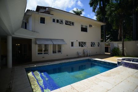 Casa de condomínio para alugar com 600m², 5 quartos e 5 vagas Casa de condomínio para alugar com 600m², 5 quartos e 5 vagasÁrea Externa - Piscina