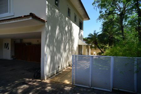Casa de condomínio para alugar com 600m², 5 quartos e 5 vagas Casa de condomínio para alugar com 600m², 5 quartos e 5 vagasÁrea Externa - Garagem