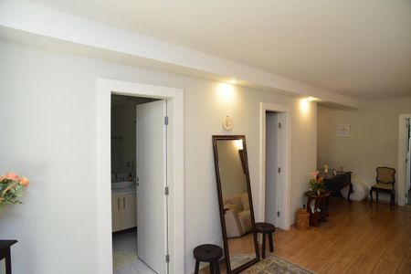 Casa de condomínio para alugar com 600m², 5 quartos e 5 vagas Casa de condomínio para alugar com 600m², 5 quartos e 5 vagasEscritório