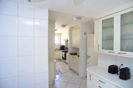 Casa de condomínio para alugar com 600m², 5 quartos e 5 vagas Casa de condomínio para alugar com 600m², 5 quartos e 5 vagasCozinha