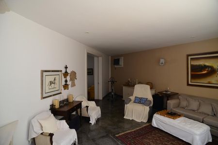 Casa de condomínio para alugar com 600m², 5 quartos e 5 vagas Casa de condomínio para alugar com 600m², 5 quartos e 5 vagasSala de TV